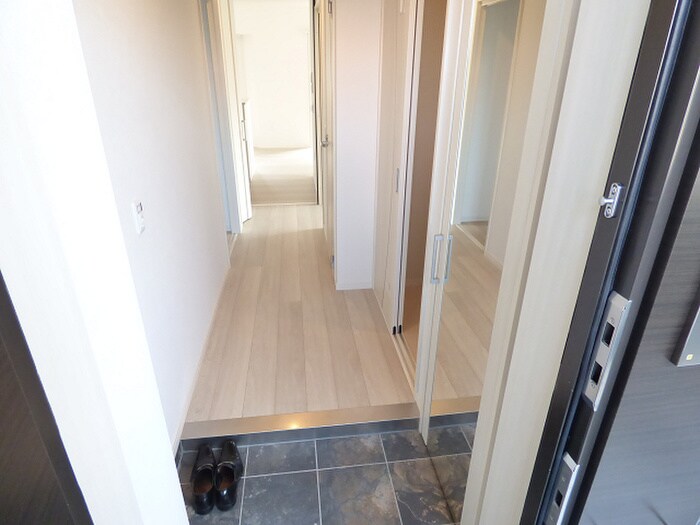 物件内観写真12　(玄関)