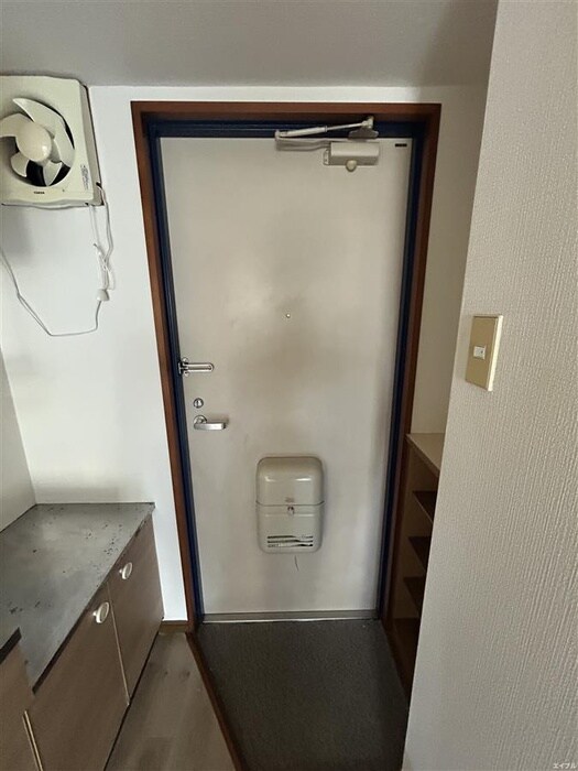 物件内観写真16　(玄関)