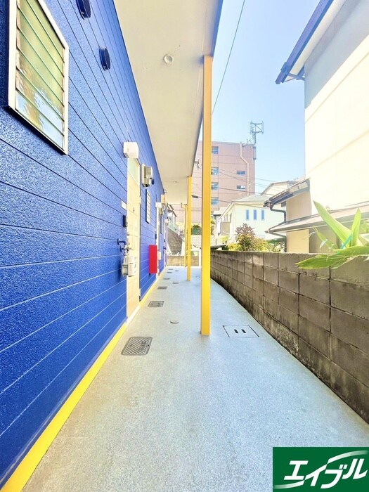 物件外観写真3　(エントランス部分)