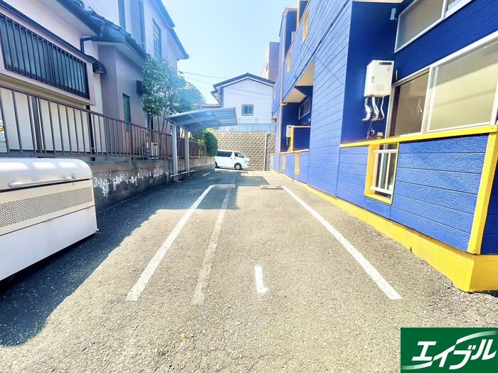 物件外観写真6　(駐車場)