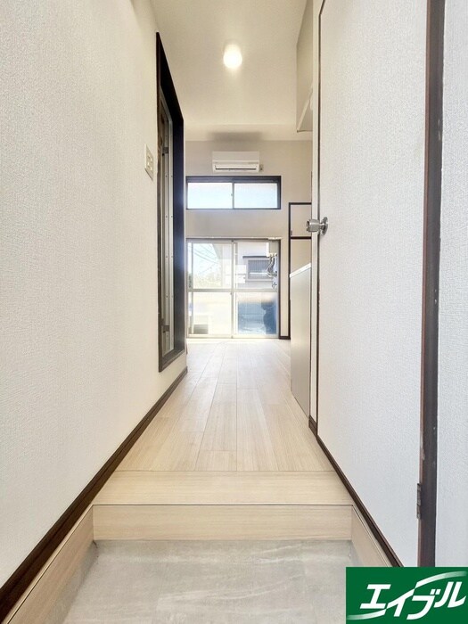 物件内観写真13　(玄関)