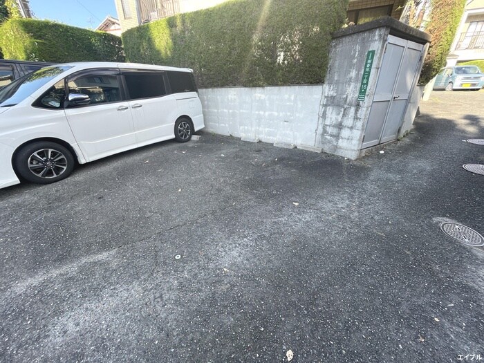 物件外観写真3　(駐車場)