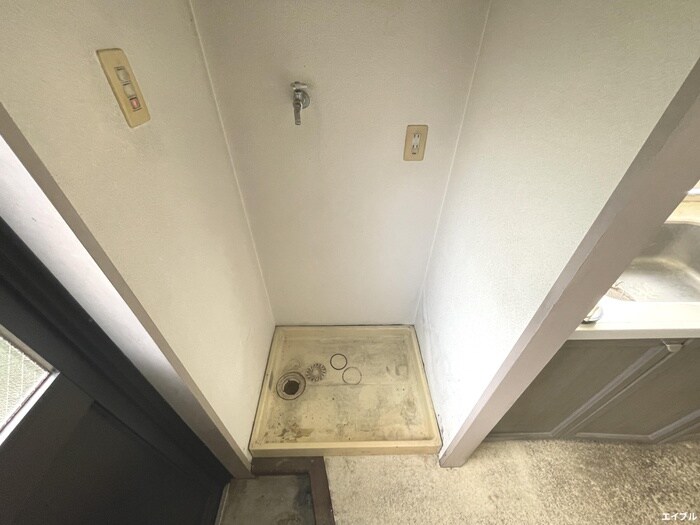 物件内観写真17　(洗濯機置場)