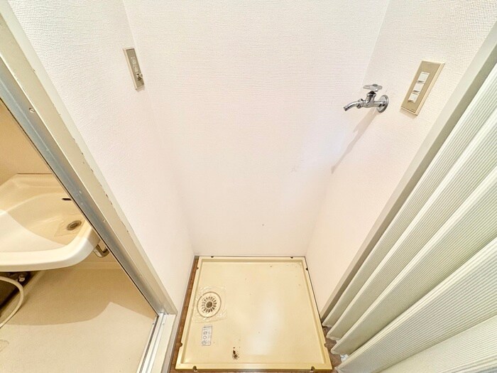 物件内観写真10　(洗濯機置場)