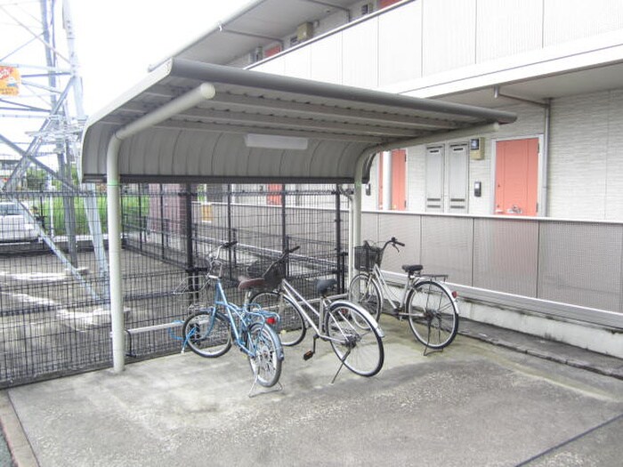 物件外観写真2　(駐輪場)