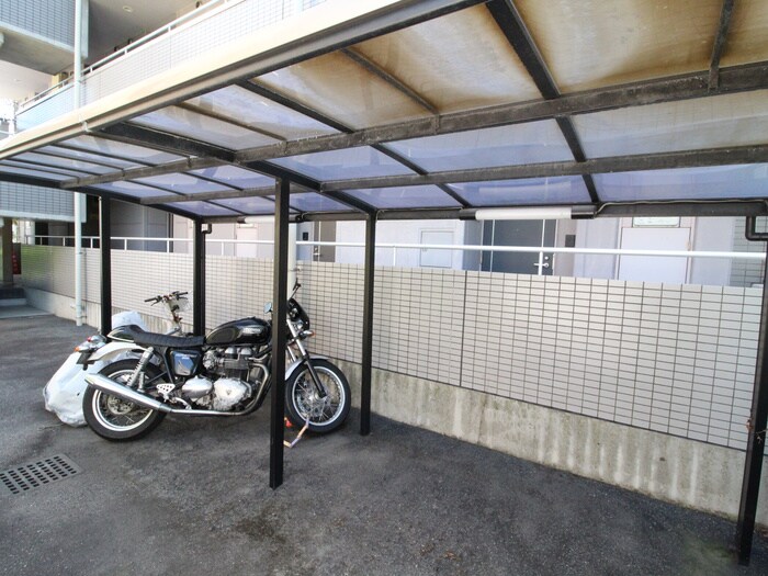 物件外観写真2　(駐輪場)
