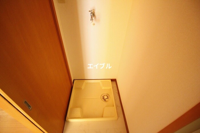 物件内観写真11　(洗濯機置場)