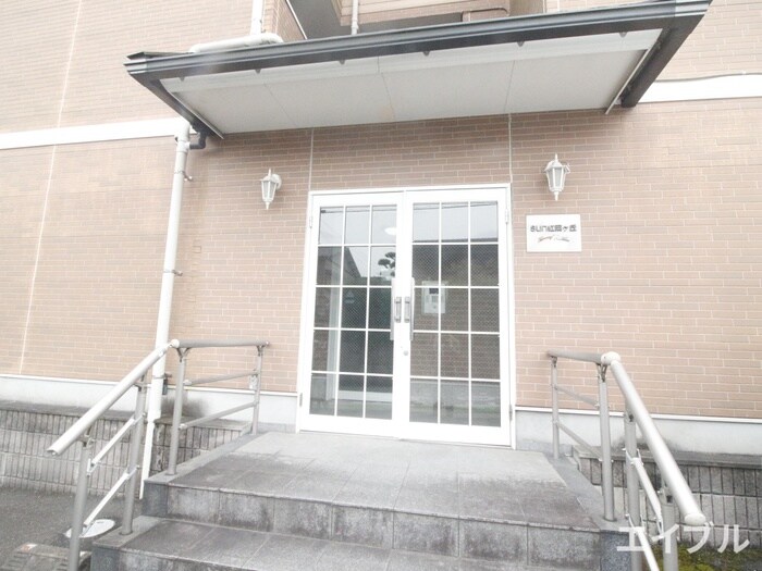 物件外観写真4　(エントランス部分)