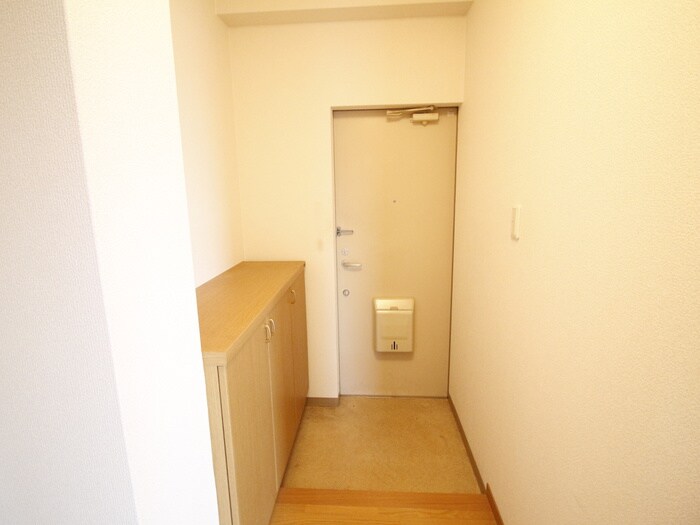 物件内観写真10　(玄関)