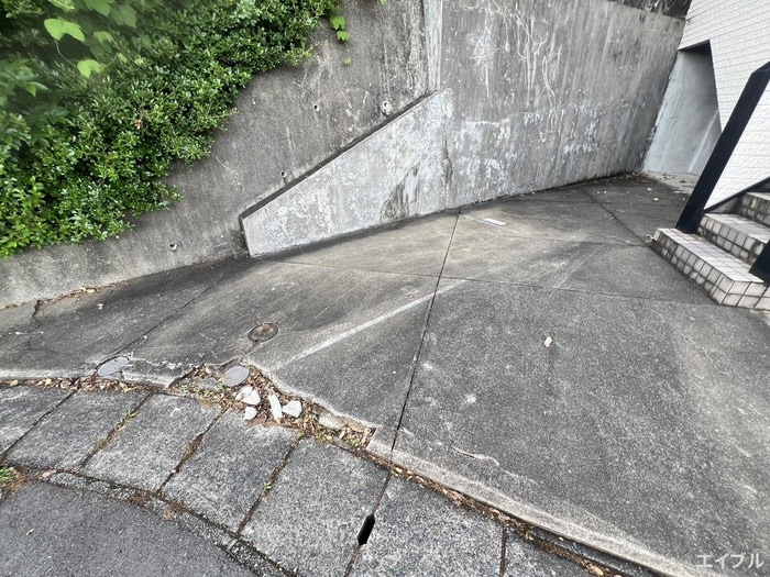 物件外観写真3　(駐車場)