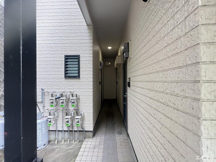 物件外観写真4　(エントランス部分)