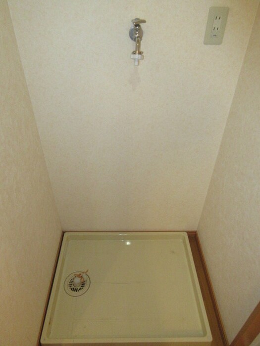 物件内観写真9　(洗濯機置場)