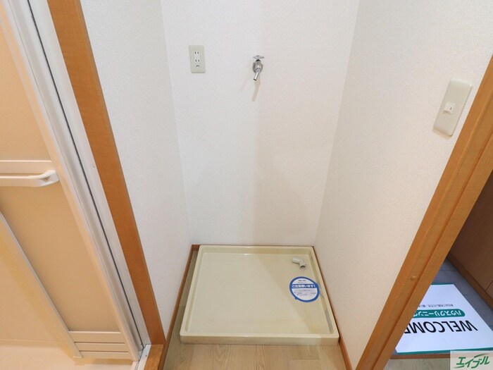 物件内観写真13　(洗濯機置場)