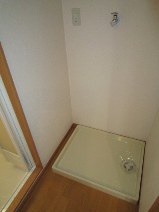 物件内観写真13　(洗濯機置場)