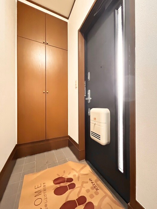 物件内観写真5　(玄関)