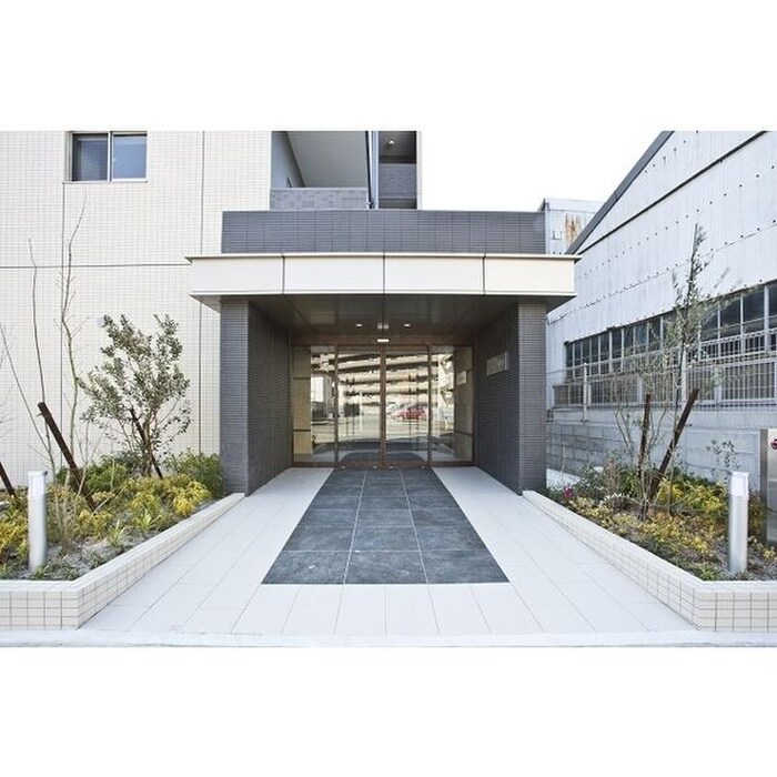 物件外観写真2　(エントランス部分)