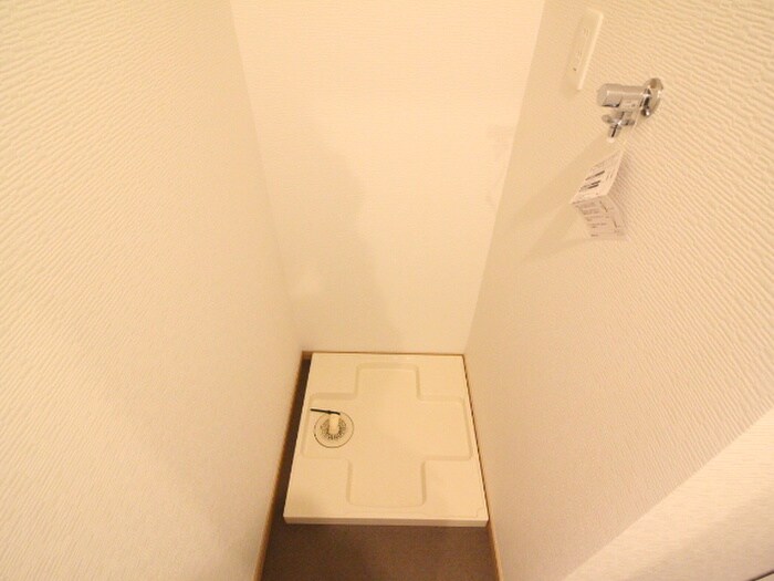 物件内観写真16　(洗濯機置場)