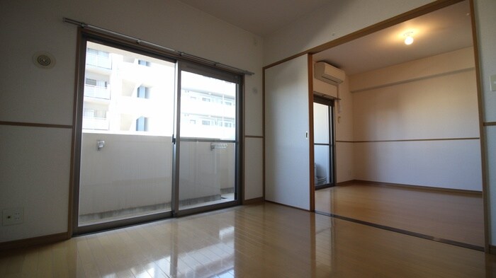 物件内観写真16　(室内からの展望)