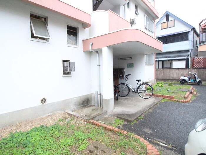 物件外観写真3　(エントランス部分)