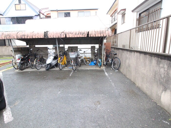 物件外観写真4　(駐輪場)