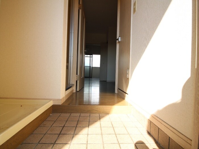 物件内観写真9　(玄関)