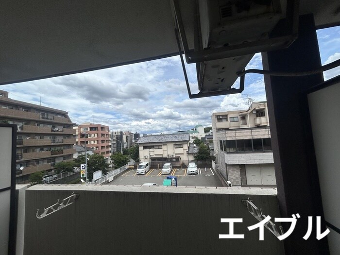 物件内観写真11　(室内からの展望)