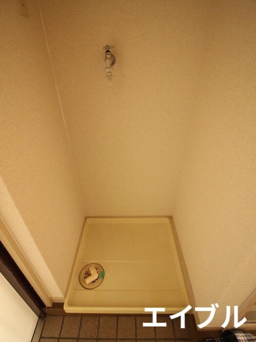 物件内観写真16　(洗濯機置場)