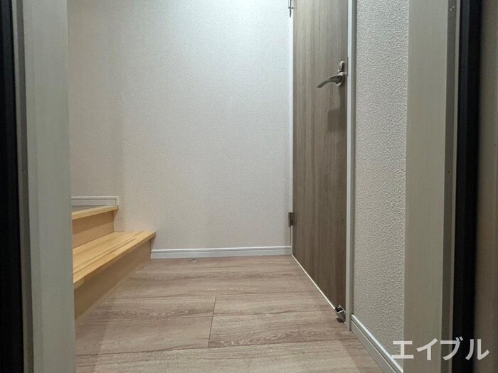 物件内観写真9　(玄関)