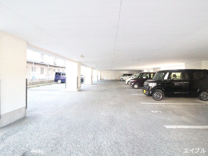 物件外観写真2　(駐車場)