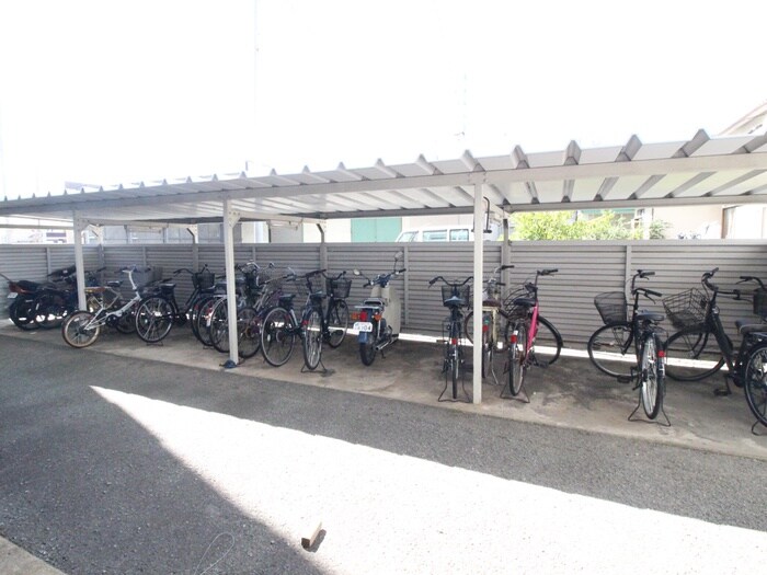 物件外観写真3　(駐輪場)
