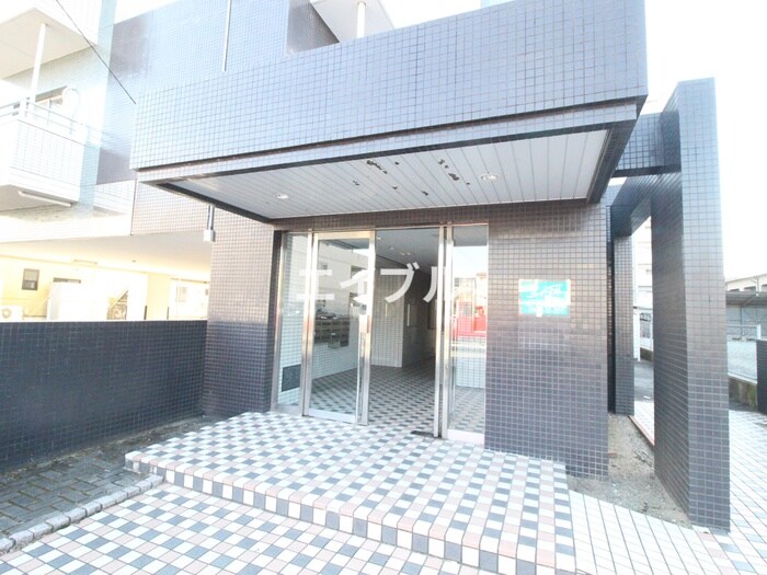 物件外観写真4　(エントランス部分)