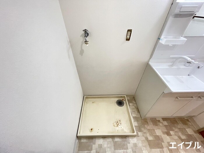 物件内観写真11　(洗濯機置場)