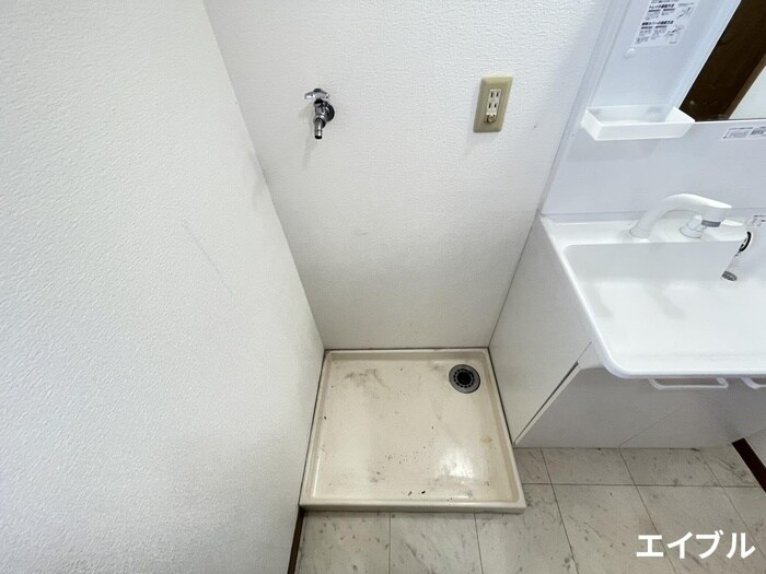 物件内観写真12　(洗濯機置場)