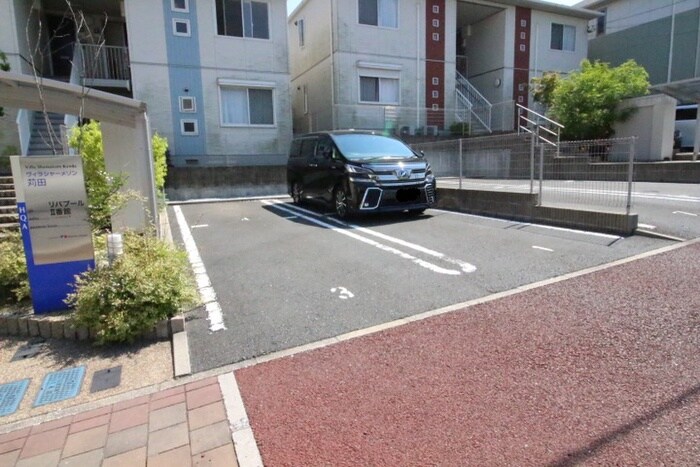 物件外観写真2　(駐車場)
