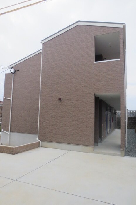 物件外観写真5　(エントランス部分)