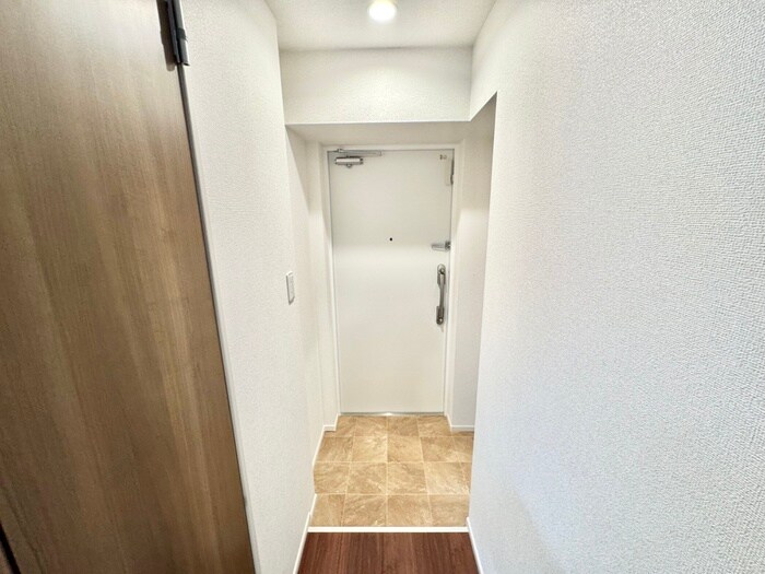 物件内観写真9　(玄関)
