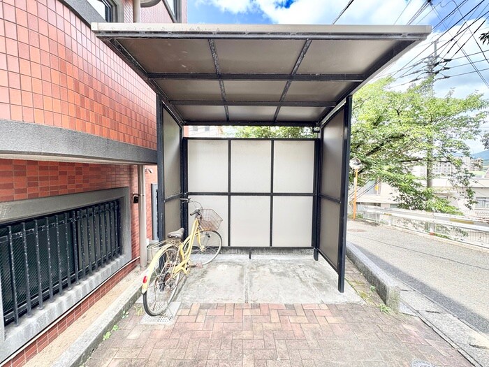 物件外観写真4　(駐輪場)
