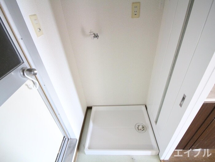 物件内観写真17　(洗濯機置場)