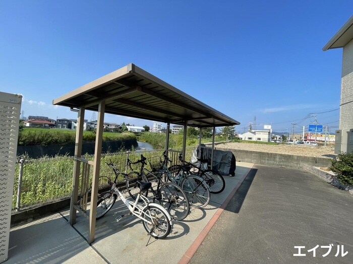 物件外観写真3　(駐輪場)