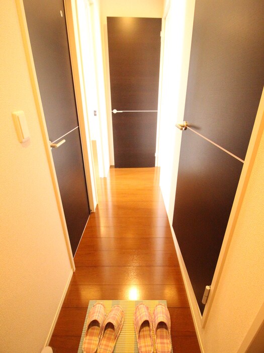 物件内観写真12　(玄関)