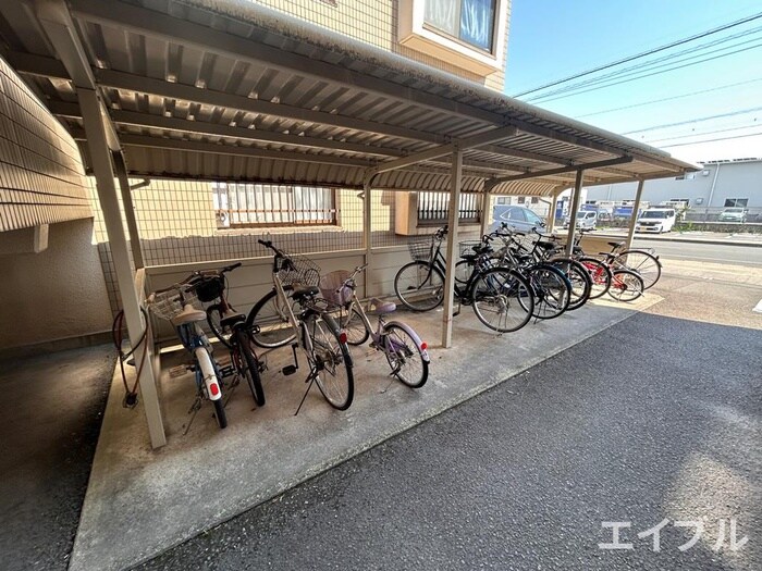 物件外観写真4　(駐輪場)