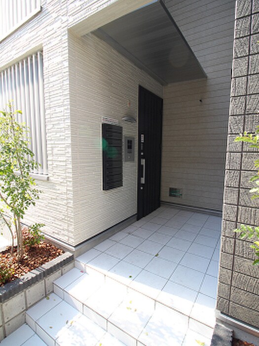 物件外観写真4　(エントランス部分)