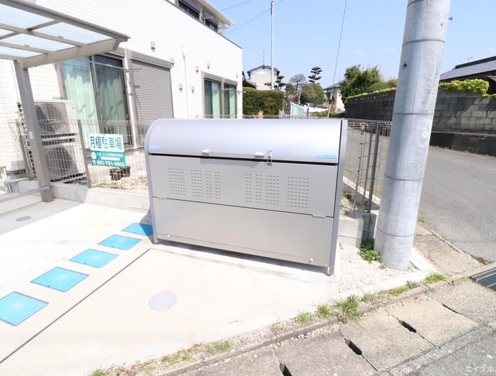 物件外観写真4　(駐車場)