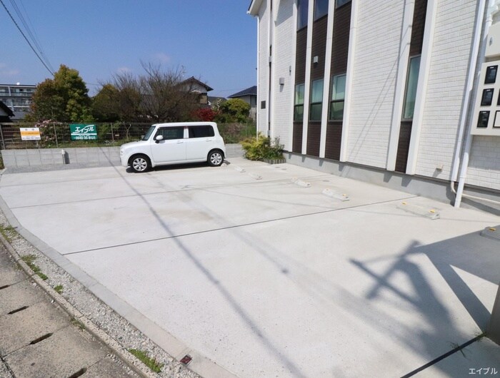 物件外観写真5　(駐車場)