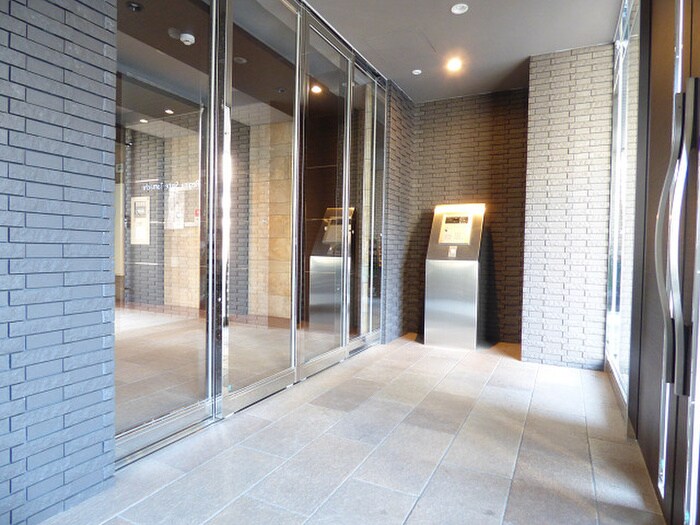 物件外観写真2　(エントランス部分)