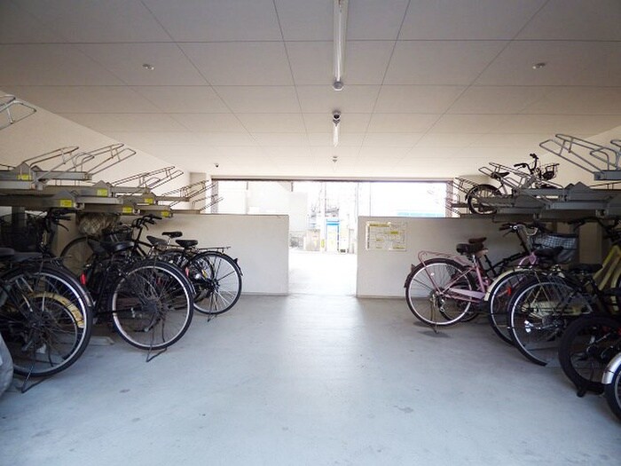 物件外観写真4　(駐輪場)