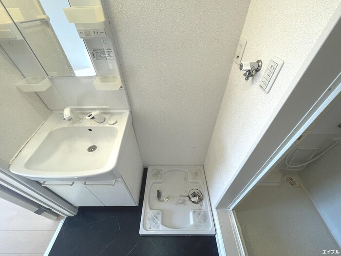 物件内観写真18　(洗濯機置場)