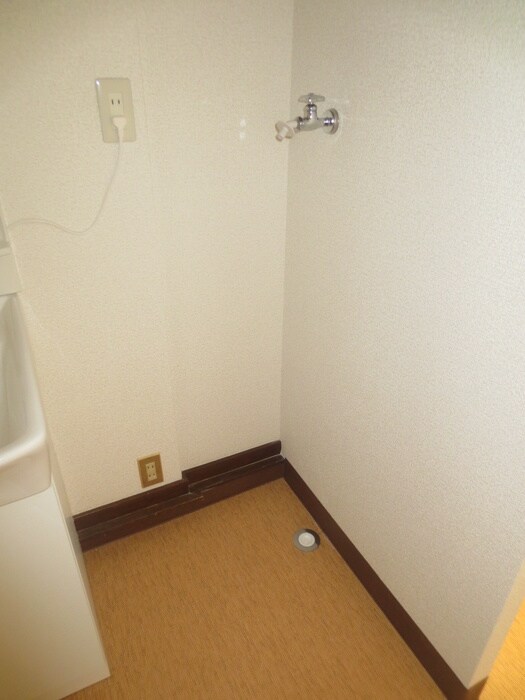 物件内観写真10　(洗濯機置場)