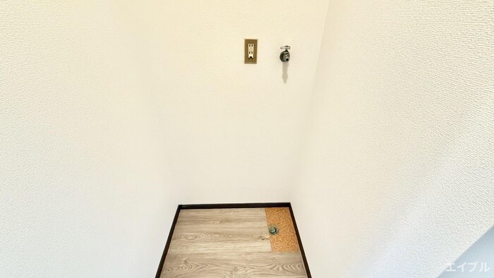 物件内観写真14　(洗濯機置場)