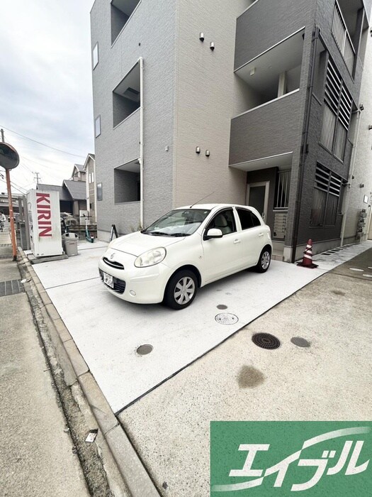 物件外観写真3　(駐車場)